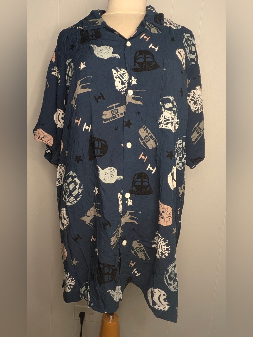 Star Wars Button Down Short Sleeve Shirt Men's Size XL Navy Blue Graphic Print